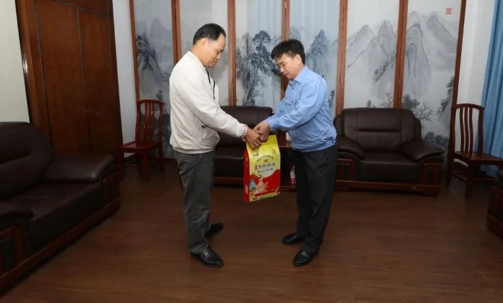 海南省總工會(huì)到海南礦業(yè)開展新春慰問2.jpg