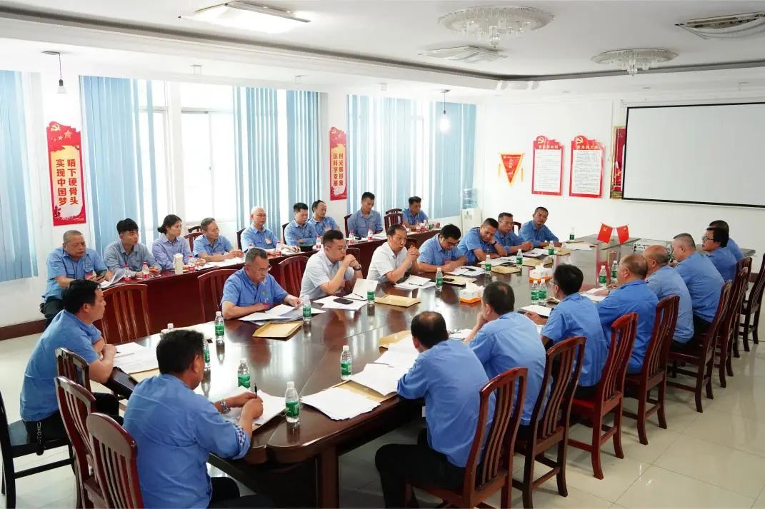 海南礦業(yè)召開第四屆職工代表大會第一次會議64.jpg